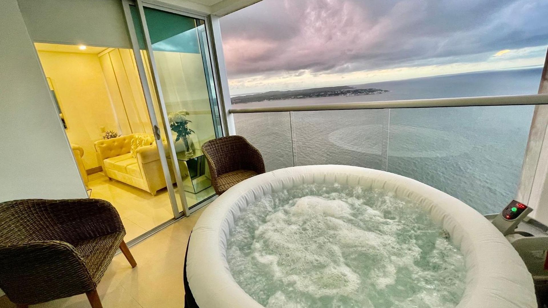 1 Bedroom Sunset Luxury Private Jacuzzi